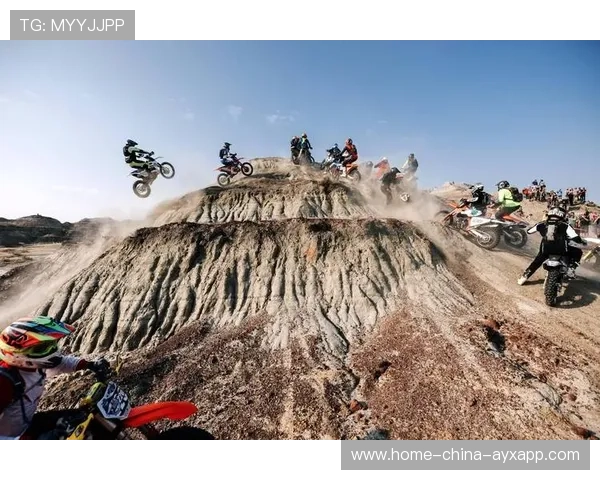 世界户外极限赛选手挑战悬崖成功