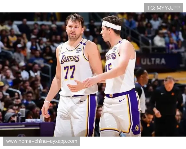 东契奇与里夫斯联手，湖人新攻防体系初见雏形