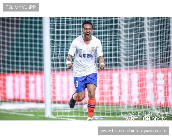 上海海港莱昂纳多中路连续传球：足球艺术的完美展现