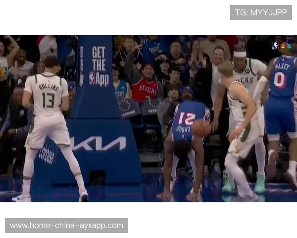 NBA巨星突破后风车暴扣，点燃全场狂潮！