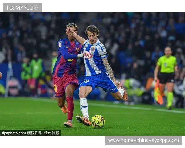 拉菲尼亚斜塞助攻佩德里门前补射