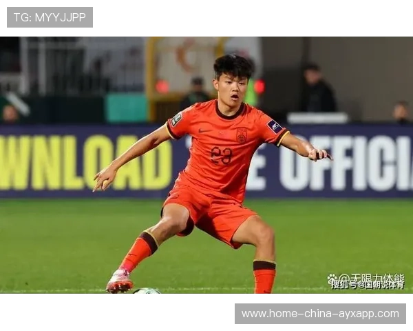 上海海港右路连续二过一，杨希传中制造点球机会