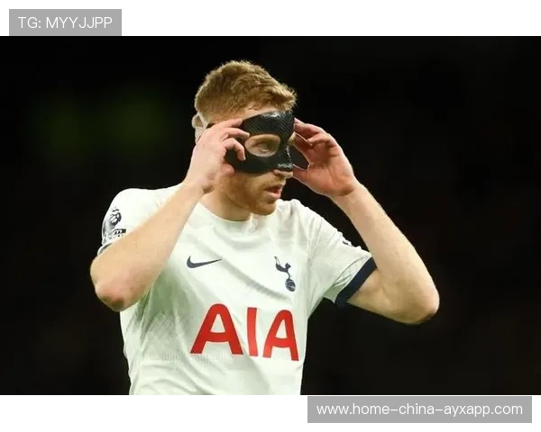 热刺库卢胯下停球后贴地施射：技艺与智慧的完美融合