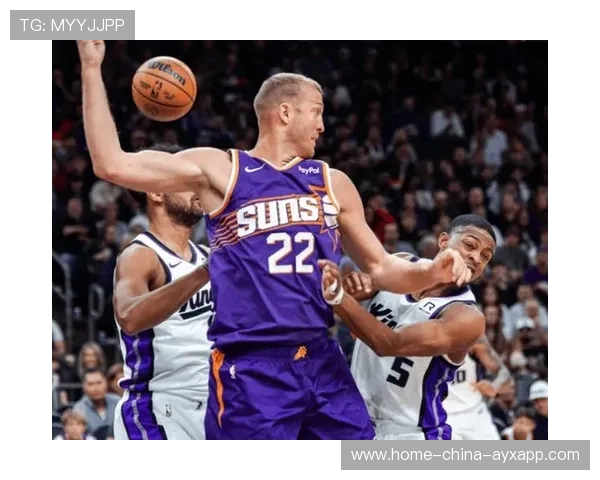 福克斯突破助攻内线补篮得手，国王在第四节反超